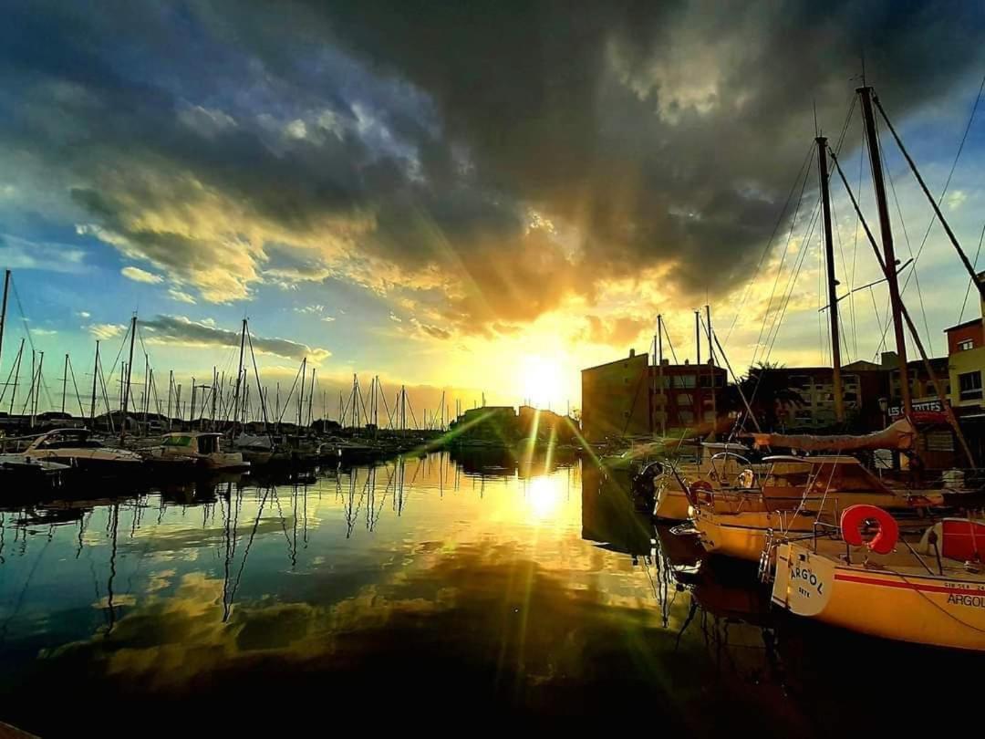 Cap d'Agde T2 avec piscine, tennis et parking. Buitenkant foto