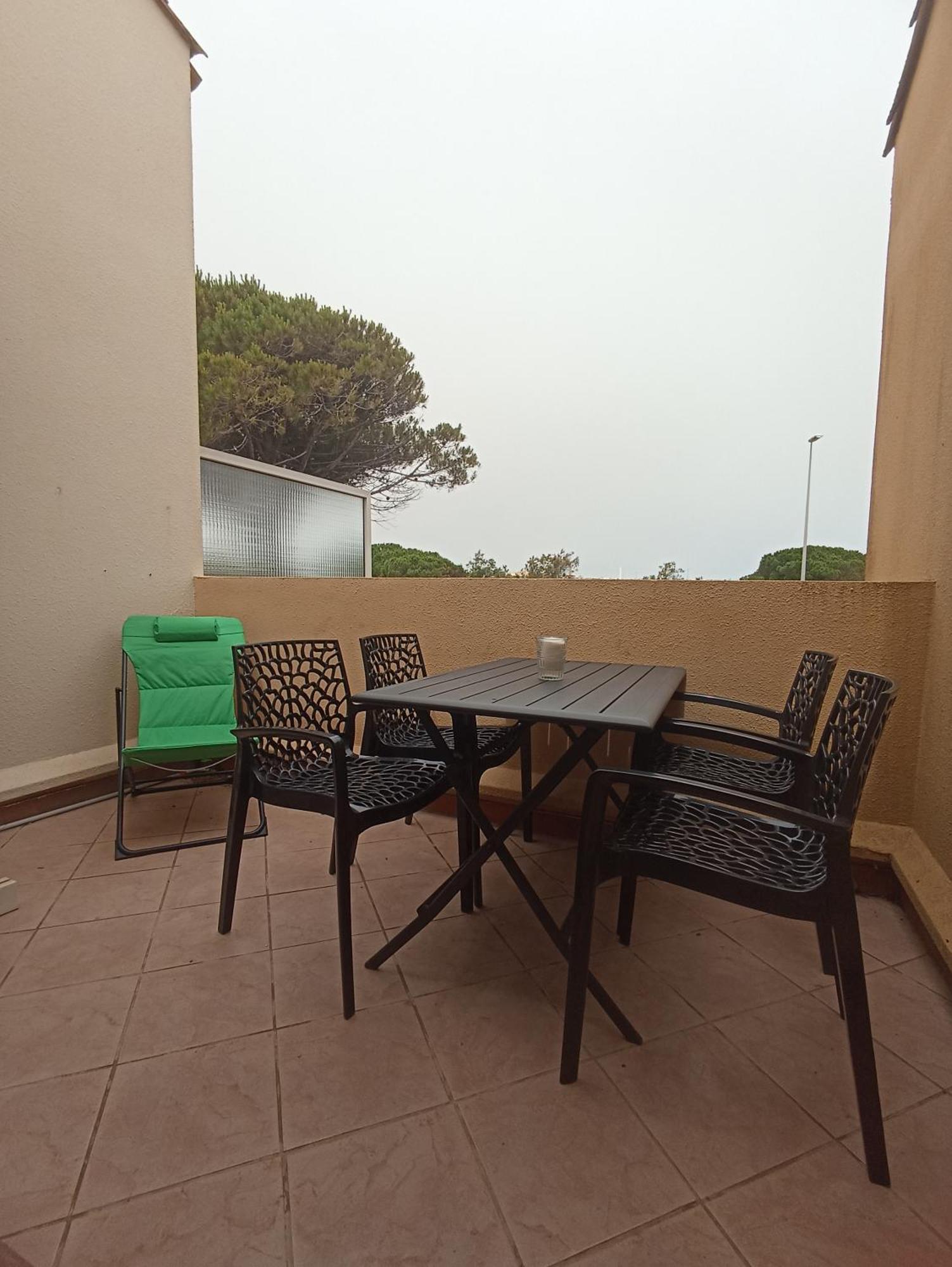 Cap d'Agde T2 avec piscine, tennis et parking. Buitenkant foto